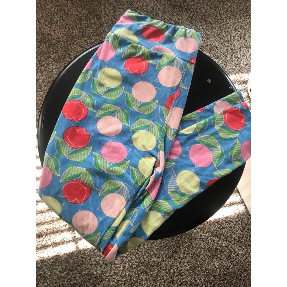 Floral patterned LuLaRoe Tall and Curvy leggings